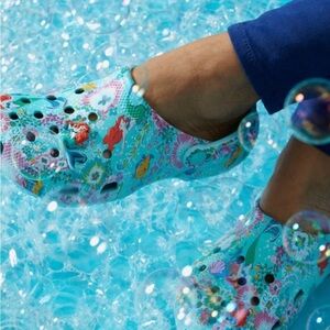 NEW! Crocs Unisex-Adult Classic Disney X Vera Bradley Little Mermaid Clog Sz 5